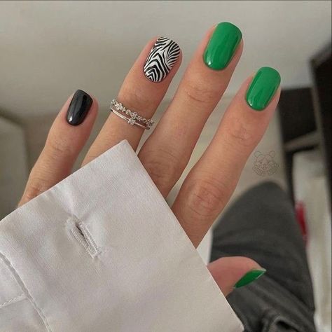 Nail inspo nail idea Nails Styles, March Nails, Unghie Sfumate, Manikur Kuku, Subtle Nails, Simple Gel Nails, Minimal Nails, Black Nail, Nagel Inspo