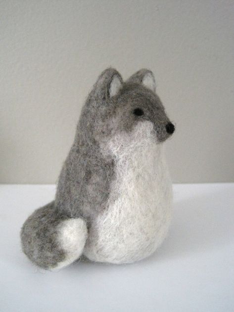 Felted Wolf, Needle Felting Diy, Felt Fox, Needle Felted Christmas, Majestic Creatures, Needle Felting Tutorials, Woodland Decor, Needle Felting Projects, Felted Animals