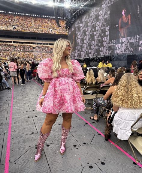 Plus Size Lover Era, Lover Era Outfits Plus Size, Pink Dress Taylor Swift Concert, Plus Size Eras Tour, Plus Size Eras Tour Outfits, Taylor Swift Eras Tour Disney Plus, Americana Outfits, Plus Size Baddie, Taylor Swift Costume