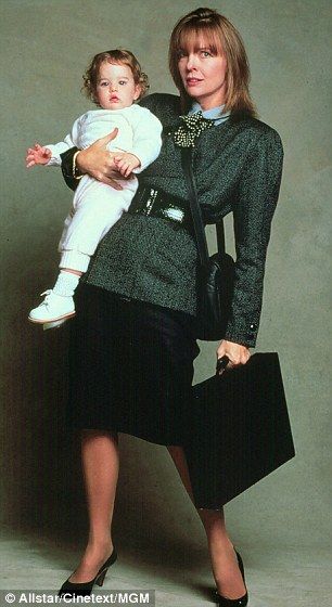 Diana Keaton in Baby Boom Dianne Keaton, 80s Fashion Women, Six Month Old Baby, 1980s Fashion Trends, Diane Keaton, Baby Boom, 1980s Fashion, Super Mom, Womens Fashion For Work