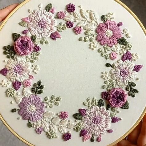 Embroidery Hoop Art Diy, Simple Hand Embroidery Patterns, Pola Bordir, Ribbon Embroidery Tutorial, Wedding Embroidery, Diy Embroidery Designs, Hand Embroidery Patterns Flowers, Floral Embroidery Patterns, Diy Embroidery Patterns