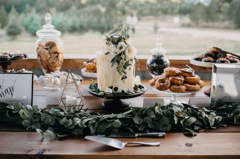 Greenery On Dessert Table, Dessert Table With Greenery, Wedding Dessert Table Greenery, Minimalist Dessert Table, Greenery Dessert Table, Forest Green Wedding Cakes, Wedding Table Snacks, Modern Greenery Wedding, Taupe Flowers