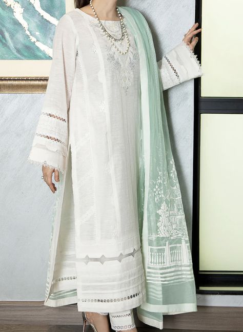 Pakistani Linen Suits, Formal Salwar Suits For Women, Off White Suits Women Indian, Pakistani Lace Suits, White Dress Design, Islamic Outfits, New Party Wear Dress, Off White Outfit, Pakistani Kurtis