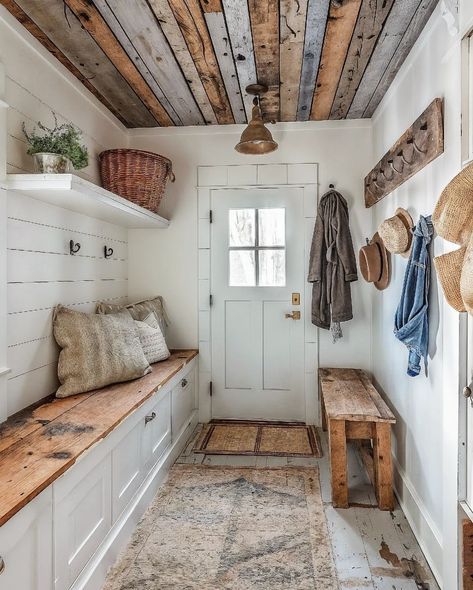 Tiny Houses Perfect | A tour through a charming farmhouse inspired house 🏠☀️ 🏠follow us at @tinyhousesperfect 🏠 🏠follow us at @tinyhousesperfect 🏠 🏠follow us at… | Instagram Couples Bedroom Wall Decor, Brick Fireplace Decor, Modern Farmhouse Mudroom, Red Brick Fireplaces, Farmhouse Mudroom, Mudroom Ideas, Mudroom Entryway, Tv Unit Furniture, Farmhouse Entryway