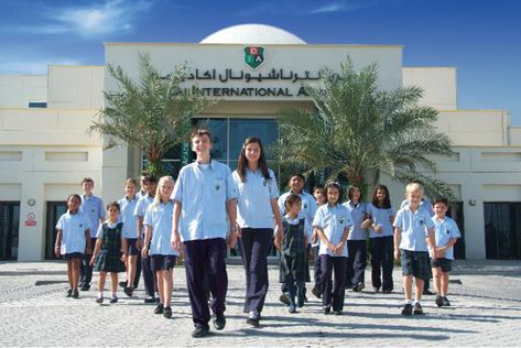 Here are Dubai's top 20 schools, along with the closest communities to each of them, to help potential residents make informed decisions that prioritize their children's education. Dubai School, Brighton College, Dubai Festival, Early Years Educator, Philosophy Of Education, School List, Dubai Life, School Tops, Beautiful Park