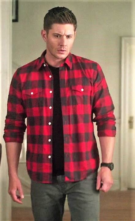 Dean Winchester Flannel, Winchester Outfit, Dean Winchester Outfit, Sammy Winchester, Jensen Ackles Supernatural, Howl At The Moon, Supernatural Cast, Handsome Actors, Dean Winchester