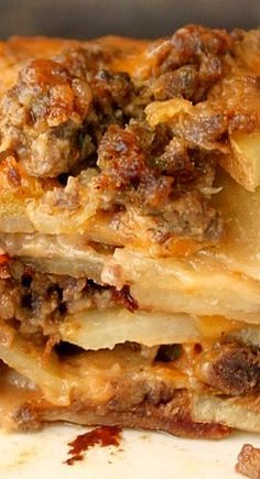 Meat And Potato Casserole, Potatoes Casserole, Meat And Potatoes, Inexpensive Meals, Cream Of Mushroom, Beef Casserole Recipes, Beef Recipes Easy, Easy Casserole Recipes, Beef Dinner