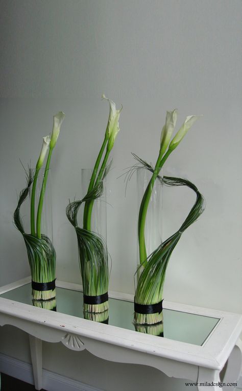 Modern Floral Arrangements, Sogetsu Ikebana, White Centerpiece, Corporate Flowers, Unique Flower Arrangements, Ikebana Flower Arrangement, Modern Flower Arrangements, Calla Lilies, Flowers White