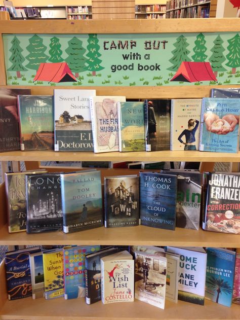 Camp out with a good book Camping Display, Library Display Ideas, Bookshop Ideas, Book Camp, School Library Book Displays, Book Bulletin Board, Library Decorations, Elementary Librarian, Reading Display