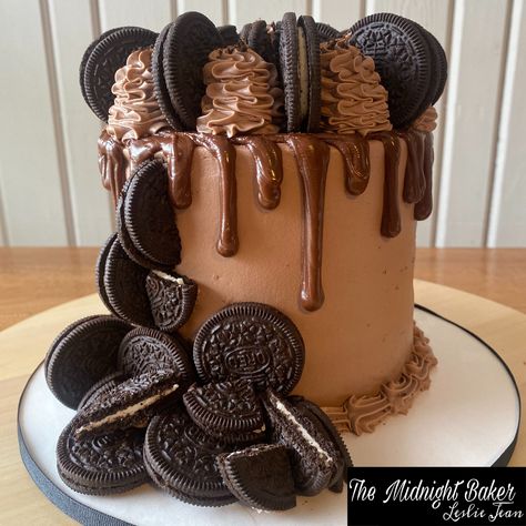 A special birthday for a chocolate-loving guy deserves this over-the-top Oreo birthday cake! It’s chocolate cake layers filled with chocolate buttercream - topped with chocolate ganache AND tons of crispy Oreos! Chocolate Cake For Husband Birthday, Cake Decoration Ideas Birthday, Oreo Cake Ideas, Two Layer Chocolate Cake Birthday, 2 Tier Chocolate Cake Design, Tall Chocolate Cake, Chocolate Oreo Birthday Cake Ideas, 2 Tier Oreo Cake, 6 Inch Oreo Cake