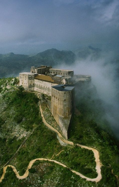 1820- The Citadelle Laferriere is completed by up to 20,000 workers as part of a system of fortifications designed to keep the newly independent nation of Haiti safe from French incursions. It is one of the largest fortresses in the Americas. The Haitians outfit the fortress with 365 cannons of varying size. The Citadel has been built by workers under Henri Christophe, a key leader during the Haitian slave rebellion who had himself crowned king after independence. Bing Wallpaper, Arizona Hiking, Wallpaper Gallery, A Castle, Best Hikes, Of Wallpaper, Bolivia, Heritage Site, Aerial View