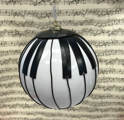 Music Decor Diy, Student Ornaments, Diy Piano, Piano Christmas, Music Christmas Ornaments, Christmas Ornament Diy, Xmas Music, Piano Gifts, Piano Recital