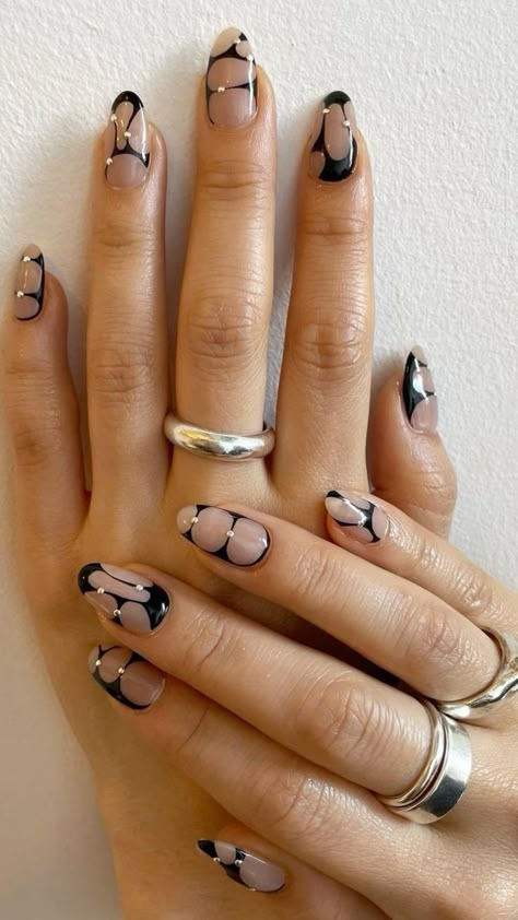 Trendy Nail Art 2024, Shellac Nails Fall, Paznokcie Hello Kitty, Black Gel Nails, Kutek Disney, September Nails, Black Acrylic Nails, Pumpkin Nails, Nagel Tips