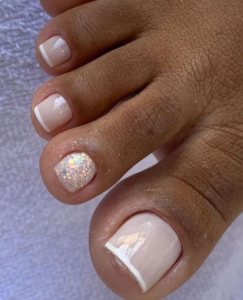 Unhas Francesinhas nos Pés São o 'Must Have' do Momento Pedicure Ideas For Summer, Mardi Gras Nails, Pretty Pedicures, Pedicure Ideas, Pedicure Designs, Rose Gold Marble, Nail Design Inspiration, Purple Marble, Chic Flowers