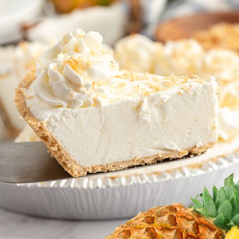 No Bake Pina Colada Pie Pina Colada Pie Recipe, Pina Colada Pie, Pumpkin Dump Cake Recipe, Frozen Pina Colada, Pina Colada Cake, Cream Cheese Pie, Easy Pie Recipes, Pineapple Recipes, Best Pie