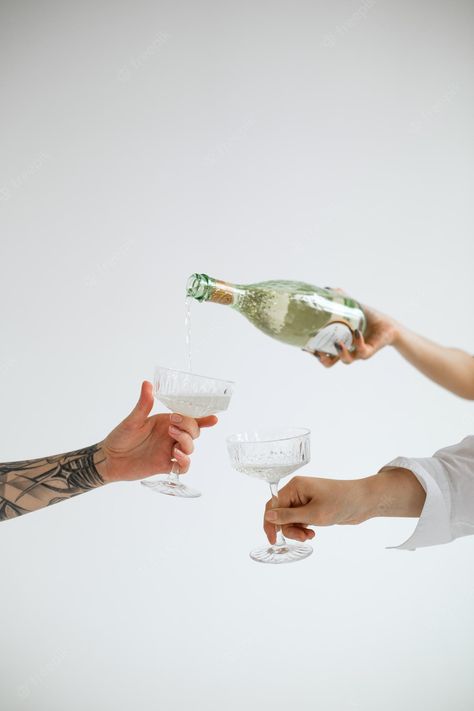 Hand Holding Drink, Hands Holding Glasses, Hands Cooking, Champagne Photography, Couples Candid Photography, Hand Held Food, Hand Modeling, Picture Layout, Popping Champagne