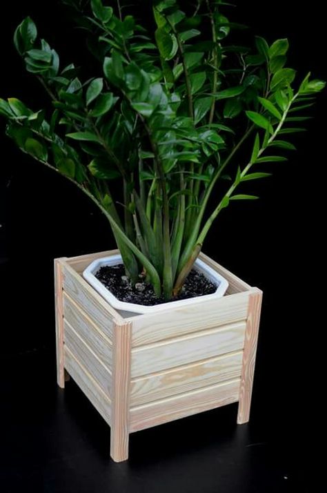 Rustic Outdoor Structures, Woodworking Projects Ideas, Diy Wooden Planters, Wood Pots, Garden Planter Boxes, Amazing Woodworking, Wooden Planter Boxes, Wood Planter Box, Colorful World