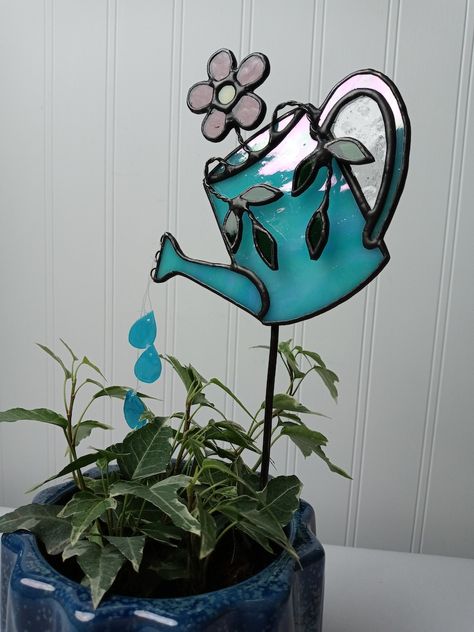 Watering Can Stained Glass Plant Stake Suncatcher - Etsy 日本 Hanging Stained Glass, Glass Fish, Art Stained, Stained Glass Diy, Stained Glass Crafts, Glass Artwork, Stained Glass Panels, Stained Glass Designs, Glass Garden