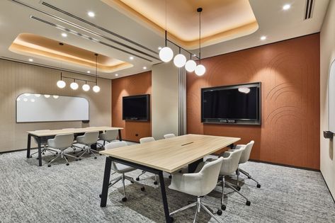 Super Co Coworking Offices - Singapore Office Training Room, Meeting Room Design, Chandelier Large, Acoustic Ceiling Panels, Davis Furniture, Training Room, Office Meeting Room, Coworking Office, Multifunctional Space