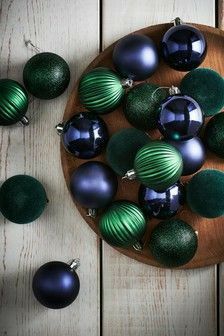 Silver Christmas Trees, Gold And Silver Christmas, Green Christmas Tree Decorations, Green Xmas, Navy Christmas, Blue Christmas Decor, Plaid Christmas Decor, Blue Christmas Tree, Tartan Christmas