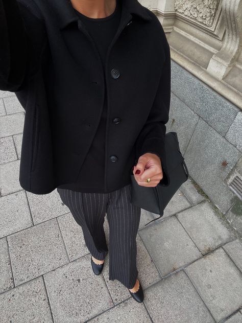 Styling Pinstripe Pants, Grey Pinstripe Trousers Outfit, Pinstripe Trousers Outfit, Pinstripe Pants Outfit, Trousers Street Style, Work Trousers Women, Trousers Outfit, Pinstripe Trousers, Everyday Fits