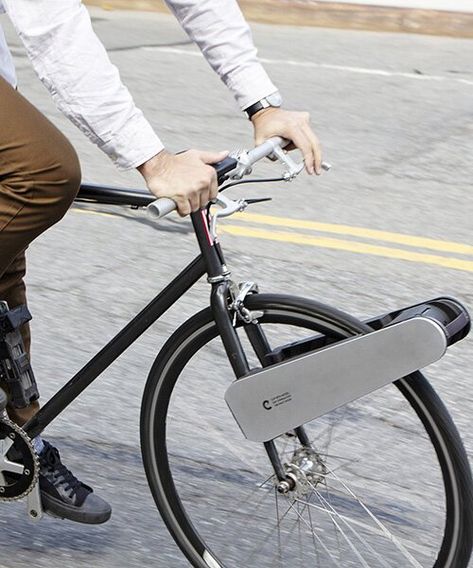 CLIP is a portable e-motor that turns any bicycle into an e-bike Bike Accessories Diy, Campfire Meals, Bicycle Sidecar, Ebike Electric Bicycle, 3 Wheeler, Best Electric Bikes, Bicycle Painting, Electric Bike Conversion, Vintage Cycles