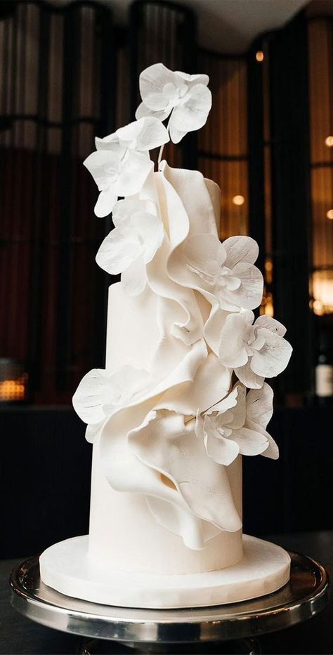 Unique White Wedding Cakes, Avant Garde Wedding Cake, Wedding Cakes Orchids, Sculptural Wedding Cake, Orchid Decoration Wedding, Draped Wedding Cake, Modern Wedding Style, Abstract Wedding Cake, Big Wedding Cakes Elegant