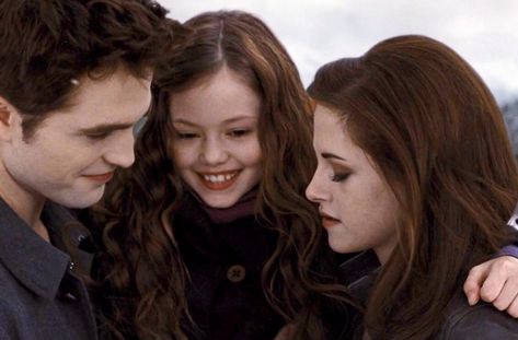 Twilight Saga Breaking Dawn Part 2, Renesmee Cullen, Twilight Images, Twilight Renesmee, Kristen And Robert, Twilight Breaking Dawn, Twilight Photos, Breaking Dawn Part 2, Twilight Film