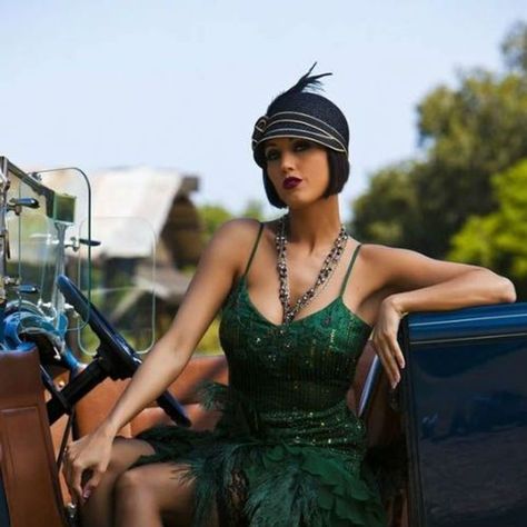 Coiffure années 20 avec un chapeau Estilo Charleston, Look Gatsby, Style Année 20, Flapper Girls, Burlesque Vintage, Roaring 20s Party, 20s Flapper, 20s Party, Roaring 20