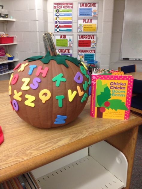 Classroom Pumpkin Decorating Contest, Book Fair Pumpkin, Pumpkin Parade Book Characters, Book Character Pumpkins For Kids Easy, Pumpkin Based On Book Characters, Childrens Book Pumpkin Decorating, Easy Book Character Pumpkins, Book Themed Pumpkins For Kids, Pumpkin Decorating Ideas Based On Books