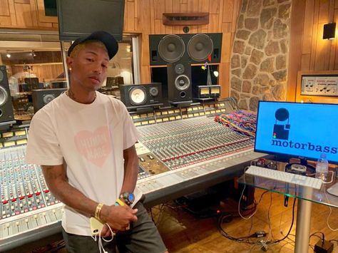 Pharrell Williams At Philippe Zdar's Motorbass Studio - Ed Banger Records - The Neptunes #1 fan site, all about Pharrell Williams and Chad Hugo Pharrell Studio, Wocky Slush, Nerd Pharrell, The Neptunes, Chad Hugo, Home Studio Ideas, Run The Jewels, Music Studio Room, Ty Dolla Ign