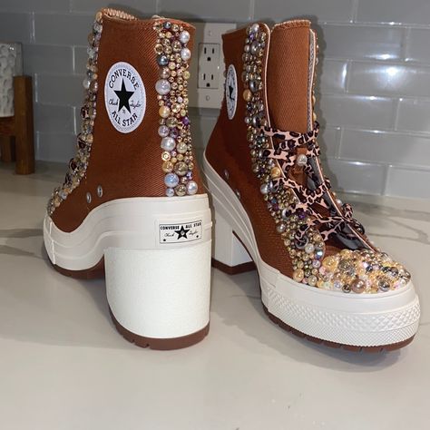 Custom Brown Lugged Heel Chuck Taylor Converse Designed In An Assortment Of Butterscotch Pearls And Rhinestones! Beaded Converse, Chuck 70 De Luxe Heel, Converse Art, Bling Sneakers, Converse Design, Chuck Taylor Converse, Bling Converse, Shoe Ideas, Custom Converse