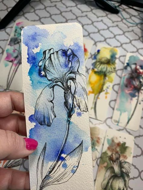 Bookmark Sketch, Watercolour Bookmarks Easy, Watercolour Drawings, Getting A Tattoo, Watercolor Bookmarks, Minimalist Tattoos, Watercolor Flower Art, Watercolor Art Lessons, Book Art Diy