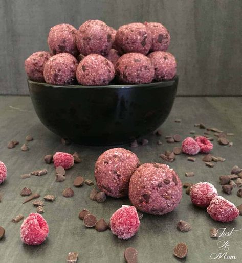 Energy Bites Healthy, Protein Balls Recipes, Energy Ball Recipe, Raspberry Chocolate, Best Christmas Recipes, Bliss Balls, Recipes Sweet, Healthy Bites, Baking Blog