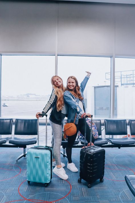 Travel Photo With Friends, Family Trip Photos, Parts Of The Heart, Airport Photos, Travel Pictures Poses, Best Friend Photos, American Tourister, Bff Goals, Bff Pictures