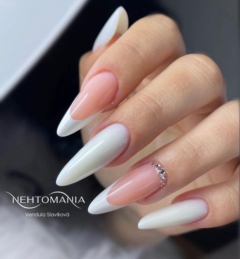 White Oval Nails, Unghie Sfumate, Milky Nails, Sassy Nails, Fancy Nails Designs, Oval Nails, Milky White, Chic Nails, Fancy Nails