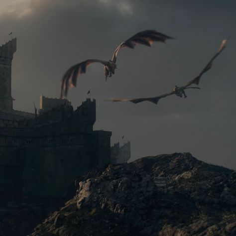 Dance Of Dragons Aesthetic, The Red Keep Interior House Of The Dragon, Hotd Dragons Aesthetic, House Of Dragon Icon, Kings Landing House Of The Dragon, House Of The Dragon Shifting, House Of Dragons Aesthetic, Dragon Icon Aesthetic, House Of Dragon Dragons