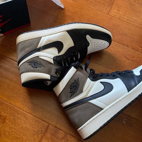 Jordan 1 Mocha Size 11 Brand New Og All Want To Clean Out My Sneaker Collection And Get Different Shoes. Jordan 1s High Top, Jordan 1 Men, Mens Sneakers Fashion, Nike Shoes Photo, Jordan 1 Dark Mocha, Jordan 1 Mocha, Nike Shoes Men, Red Nike Shoes, Shoes Jordan 1