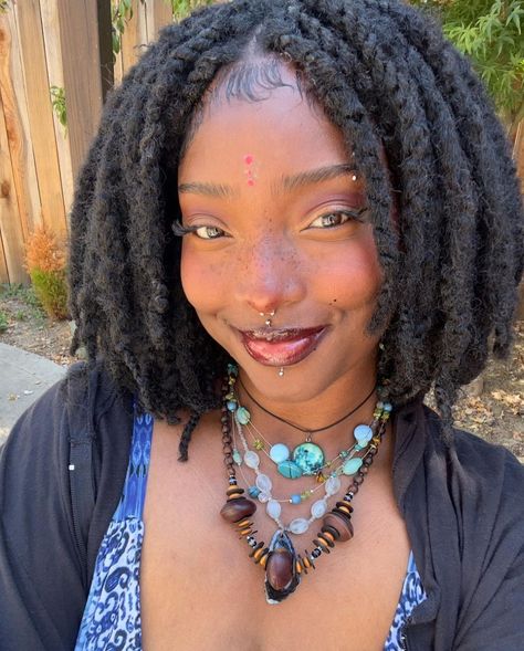 Models With Locs, 4c Hair Accessories, Earthy Locs, Dreads With Curly Ends, Two Tone Locs, Female Dreads Hairstyles, Locs Aesthetic, Beautiful Dreadlocks, Short Locs Hairstyles