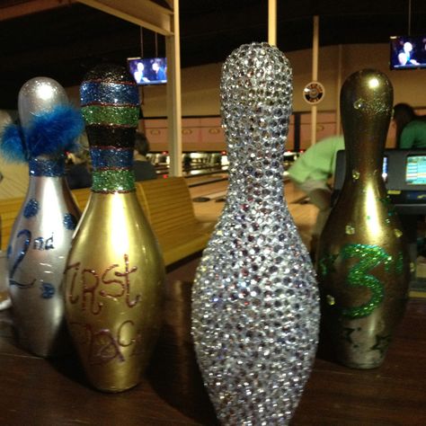 Trophies for the Pro-bowl-o-tournament! Bowling Trophy Ideas, How To Make Bowling Pins, Bowling Pin Games, Bowling Centerpieces, Bowling Crafts, Bowling Fundraiser, Decorated Bowling Pins, Bowling Ideas, Bowling Mom