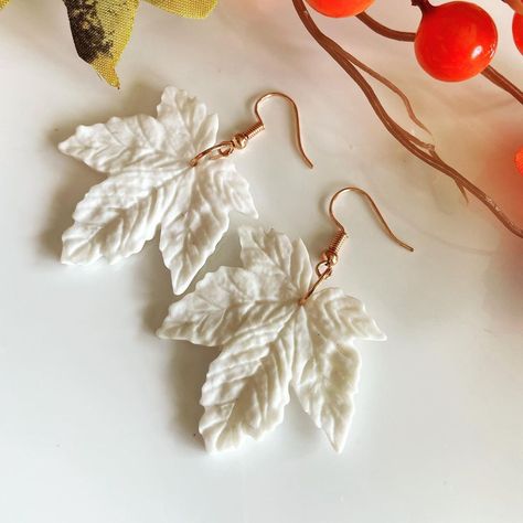 Maple Leaf Polymer Clay Earrings, Autumn Polymer Clay, Polymer Clay Leaf, Fall Aesthetics, Autumn Jewelry, Handmade Jewelry Tutorials, Polymer Jewelry, Fall Earrings, Polymer Clay Creations