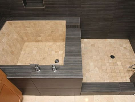 A nice shower & bathtub combo in a small space. Description from pinterest.com. I searched for this on bing.com/images Soaking Tub Shower Combo, Japanese Style Bathroom, Japanese Soaking Tubs, Soaking Tubs, Soho Loft, Tub Ideas, Bathtub Design, Roman Tub, Bathroom Tub