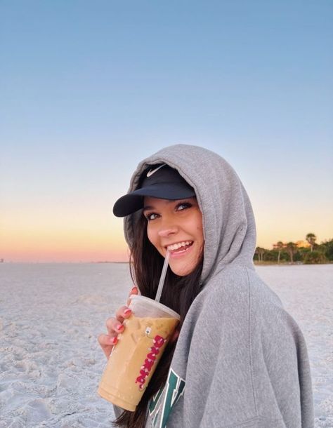 Gray Hoodie Outfit, Emma Marie, American Teen, Granola Girl, Hoodie Outfit, Best Friend Pictures, Photo Styling, Summer Pictures, Tan Lines