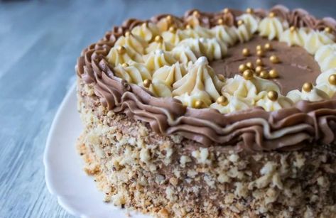 Kyivskyi Cake (Kyiv Cake) Kiev Cake, Chocolate Custard, Ukrainian Recipes, Filipino Desserts, Cheat Meal, Cake Tins, Round Cakes, Cake Batter, Rice Krispie Treat