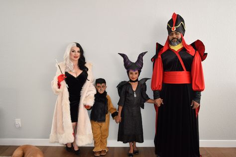 DISNEY FAMILY VILLAINS, FAMILY COSTUMES Disney Villain Costumes, Costume Disney, Villain Costumes, Disney Villain, Family Costumes, Disney Family, Disney Villains, Scary Movies, Halloween