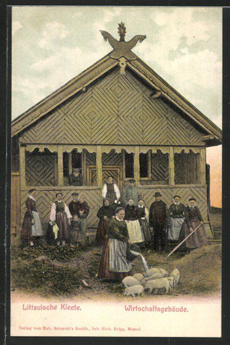 Traditional Lithuanian house, 20th Century. (Lietuva) Lithuanian Wood Carving, Baltic Architecture, Lithuanian House, Lithuanian Architecture, Lithuanian Ancestry, Lithuanian Culture, Lithuania Food, Baltic Region, Baltic Countries