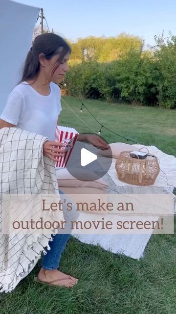 Diy Projector Screen Outdoor, Backyard Movie Night Ideas, Outdoor Movie Night Ideas, Diy Movie Screen, Backyard Movie Night Party, Backyard Movie Party, Fall Movie, Diy Projector, Outdoor Movie Night