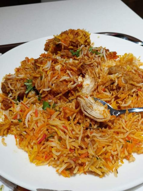 Biryani Snap, Indian Fast Food, Food Pic, Chinese Cooking Recipes, Fast Food Menu, Food Babe, Desi Food, Delicacy Food, Easy Food Art