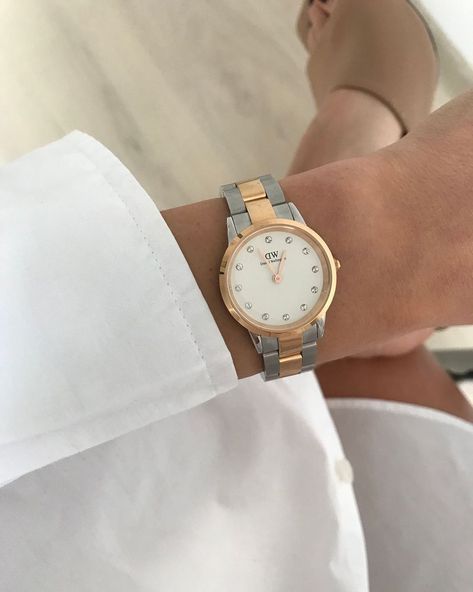 Daniel Wellington on Instagram: “Party perfect with @klaudiawozny #IconicLinkLumine” Daniel Wellington Women, Daniel Wellington Watch, Gold Watches, Instagram Party, Jewelry Online Store, Rose Gold Accents, Women Wrist Watch, White Dial, Watches Jewelry