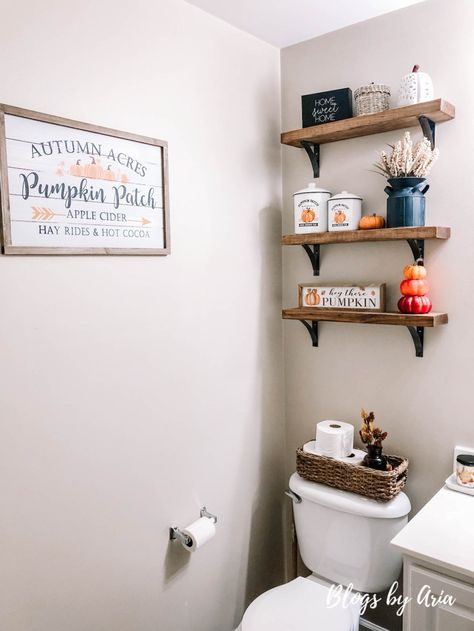 Fall Apartment Decor, Fall Bathroom Decor, Fall Bathroom, Fall Room Decor, Crafts Fall, Simple Bathroom Decor, Powder Room Decor, Fall Decor Inspiration, Restroom Decor